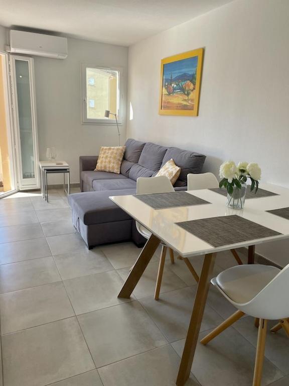Apartment Newly Renovated Aircond-Wifi-Pool-Sea View-150M To Beaches- Saint Aygulf Buitenkant foto